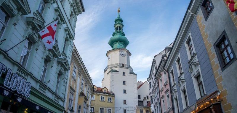 Puerta San Miguel en Bratislava panorama