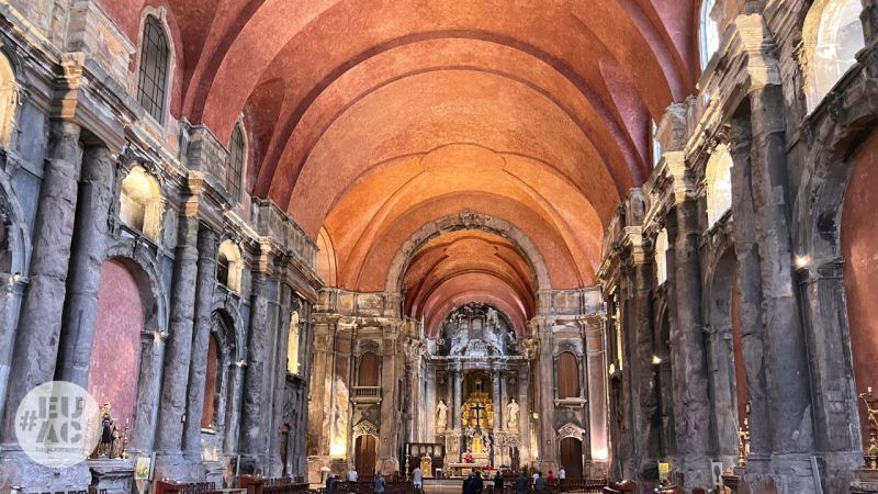 What to see in Lisbon, inside the Santo Domingo church